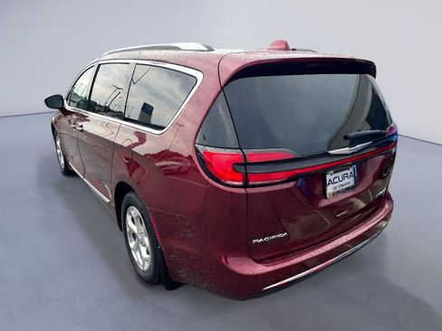 Used 2021 Chrysler Pacifica Limited w/ Uconnect Theater Family Group FWD image 2