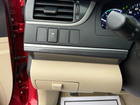 Used 2014 Toyota Camry XLE image 17