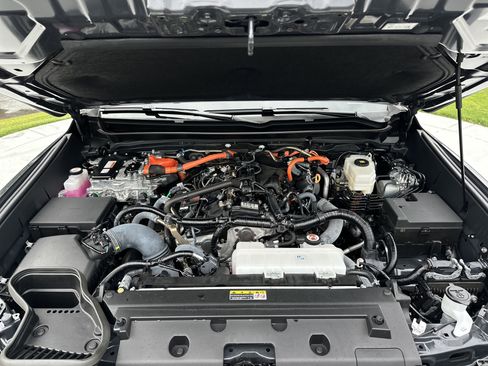 Certified 2025 Toyota Tacoma Limited AWD/4WD image 34
