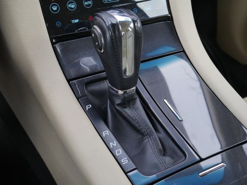 Used 2017 Ford Taurus Limited image 17