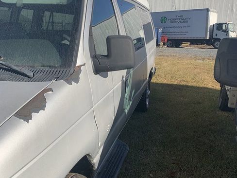 Used 2003 Ford E-350 and Econoline 350 Club Wagon image 4