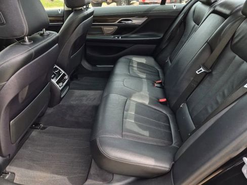 Used 2018 BMW 740i RWD image 11