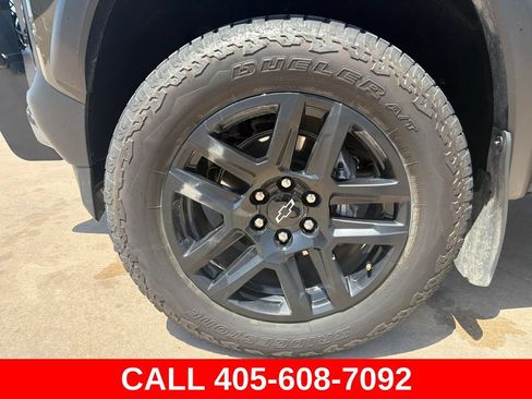 Used 2025 Chevrolet Colorado Trail Boss AWD/4WD image 9