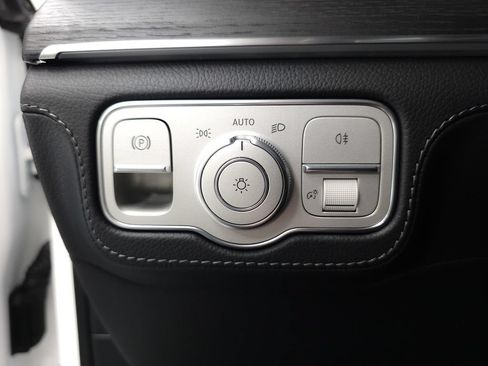 Used 2025 Mercedes-Benz GLE 450e 4MATIC image 10