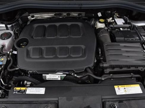 Certified 2025 Volkswagen Tiguan SE FWD image 26