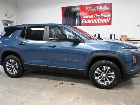 Used 2025 Chevrolet Equinox LT w/ Safety and Technology Package image 4