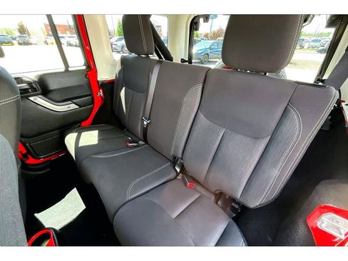 Used 2017 Jeep Wrangler Unlimited Sahara w/ Dual Top Group AWD/4WD image 28