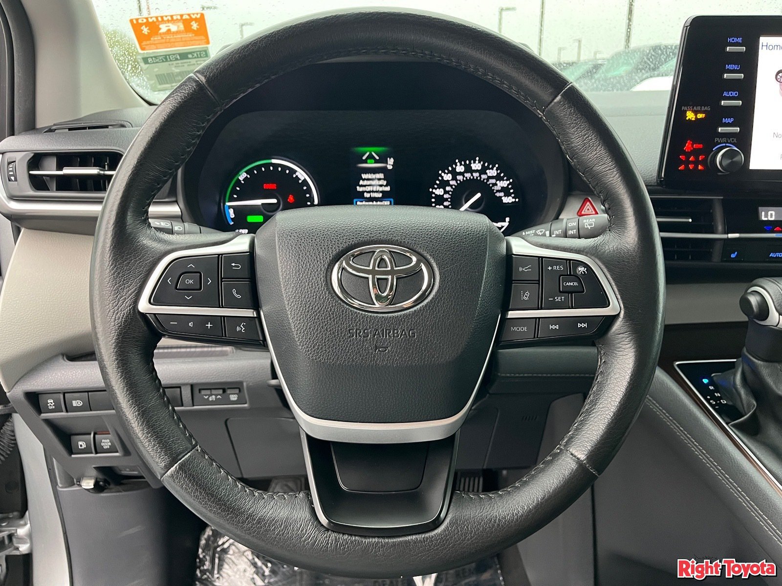 Certified 2024 Toyota Sienna XLE FWD image 22