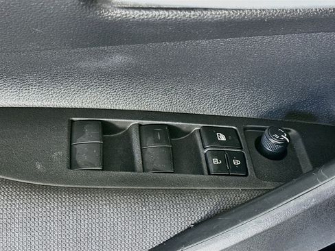 Used 2020 Toyota Corolla LE FWD image 15