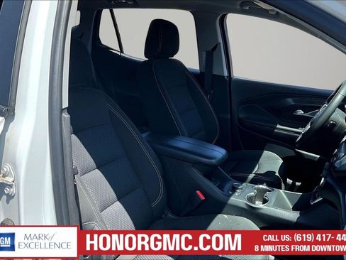 Used 2022 GMC Terrain SLE w/ Driver Convenience Package FWD image 27