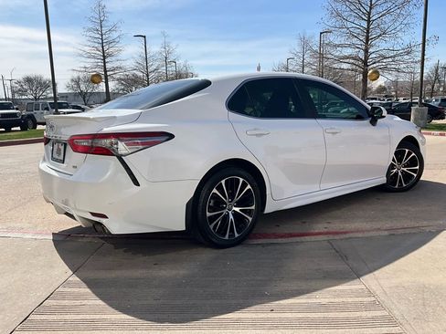 Used 2018 Toyota Camry SE image 5