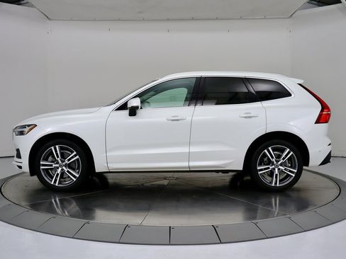 Used 2018 Volvo XC60 T6 Momentum w/ Vision Package image 2