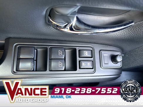 Used 2024 Nissan Titan PRO-4X image 31