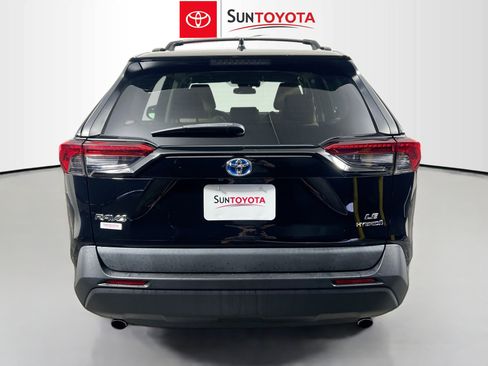 Used 2019 Toyota RAV4 LE image 5
