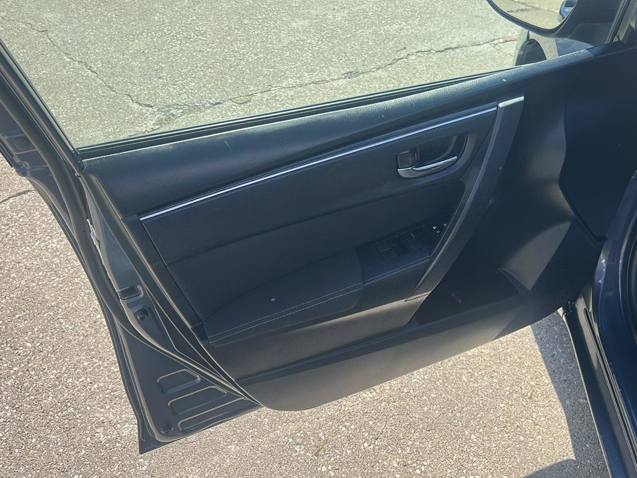 Used 2017 Toyota Corolla LE FWD image 9