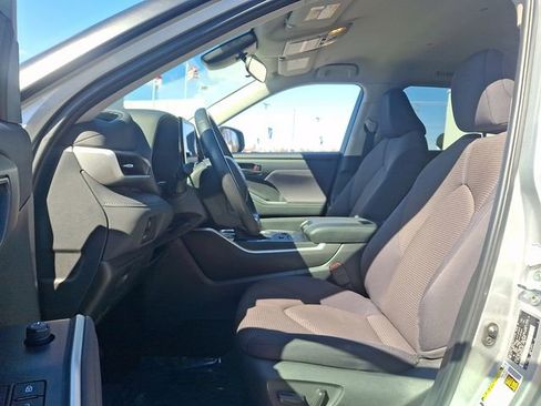 Used 2024 Toyota Highlander LE image 13