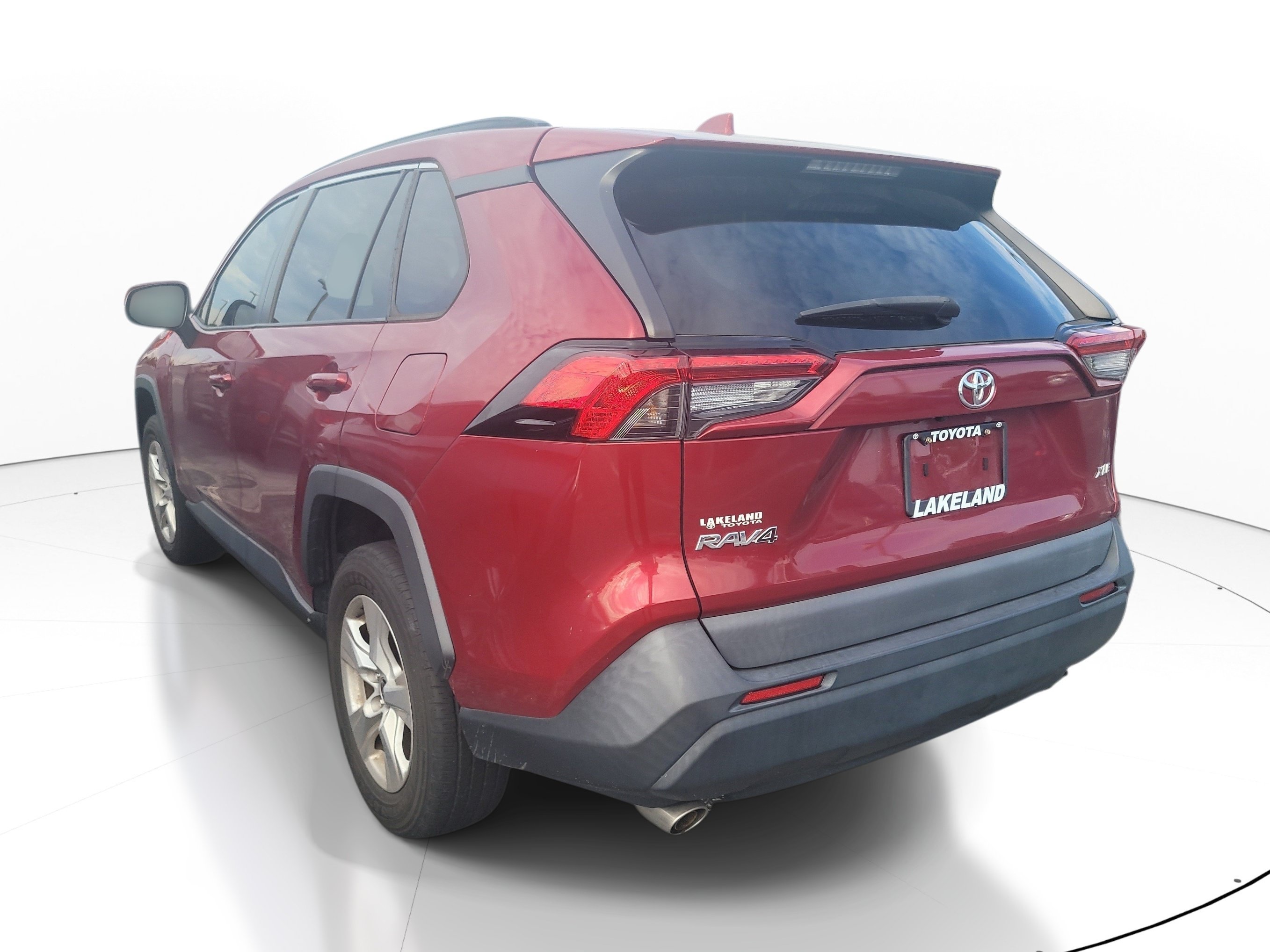 Used 2021 Toyota RAV4 XLE w/ Convenience Package FWD image 5
