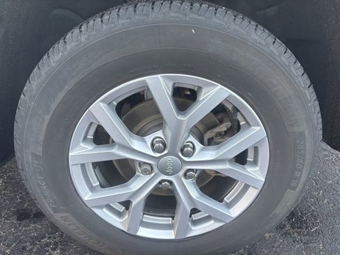 Used 2022 Jeep Grand Cherokee Limited image 27