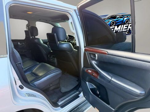 Used 2013 Lexus LX 570 4WD w/ Luxury Pkg image 23