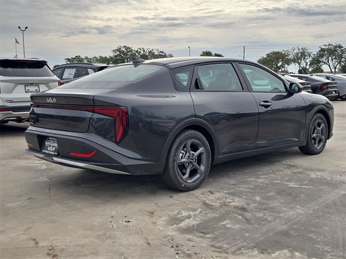 New 2025 Kia K4 LXS image 8