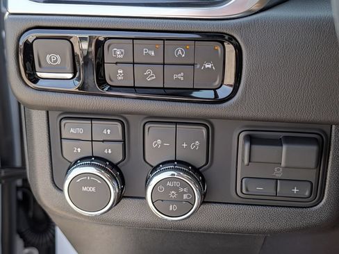 New 2026 GMC Yukon Denali w/ Advanced Technology Package AWD/4WD image 22