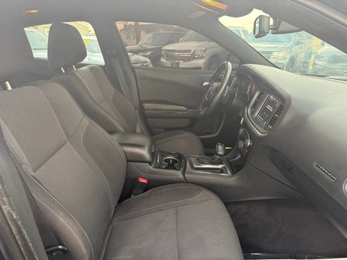 Used 2017 Dodge Charger R/T w/ Blacktop Package RWD image 15
