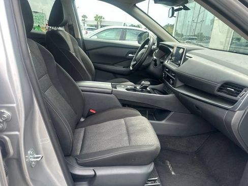 Used 2025 Nissan Rogue SV FWD image 4