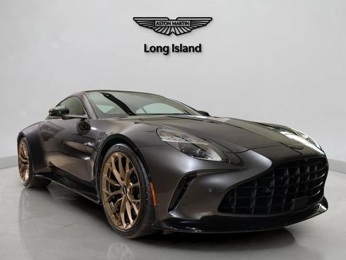 Used 2025 Aston Martin V8 Vantage Coupe image 3