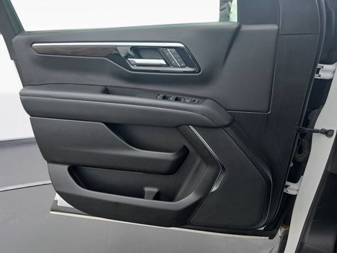 Used 2025 Chevrolet Tahoe LT AWD/4WD image 29
