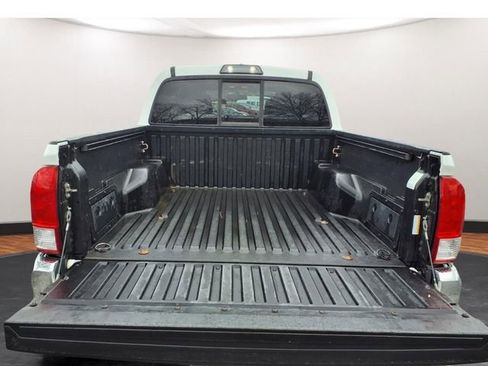 Used 2016 Toyota Tacoma SR5 w/ Towing Package image 21