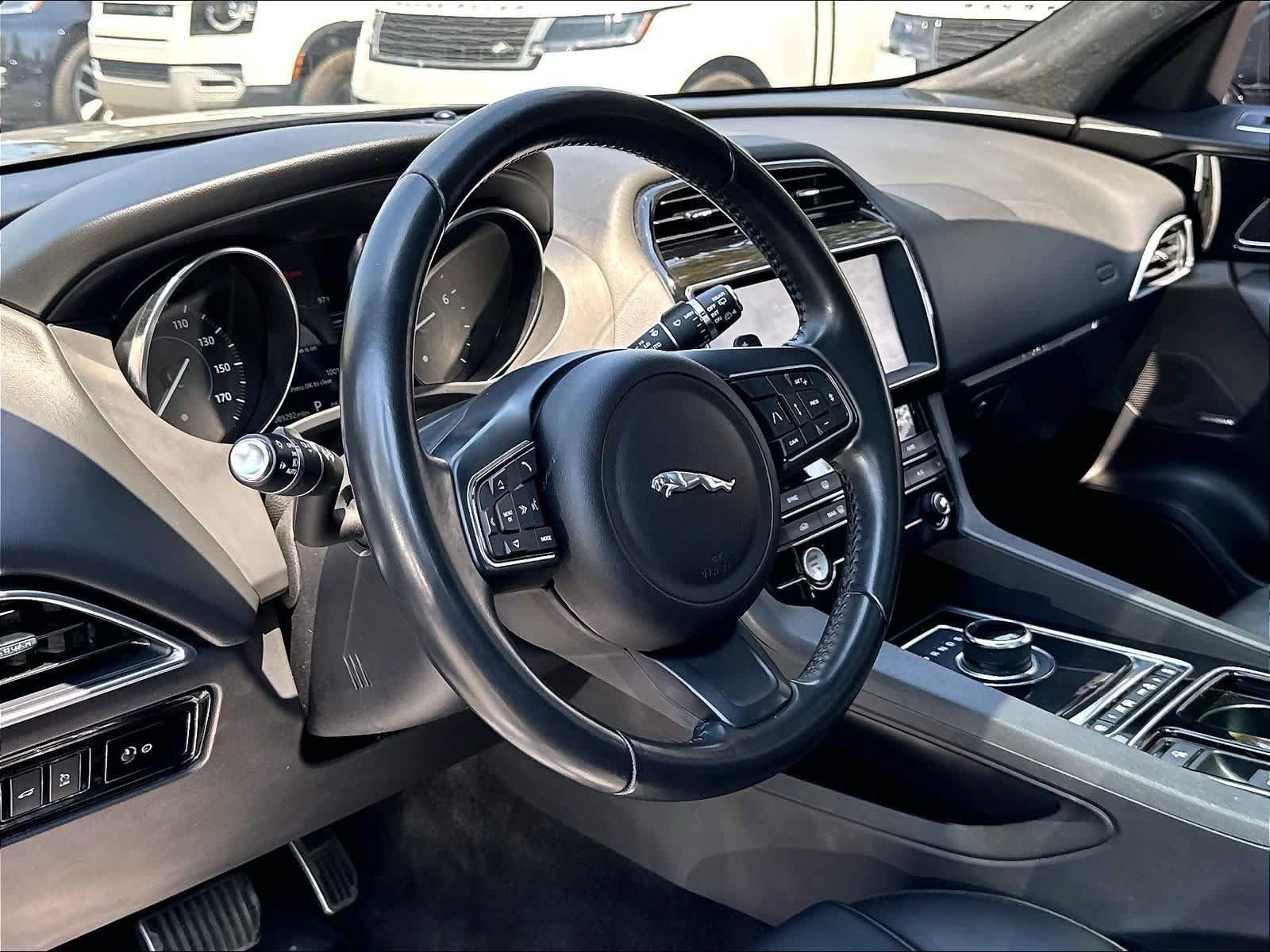 Used 2019 Jaguar F-PACE Premium AWD/4WD image 17