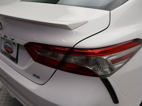Used 2019 Toyota Camry SE image 9