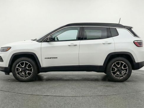 Used 2025 Jeep Compass Trailhawk image 5
