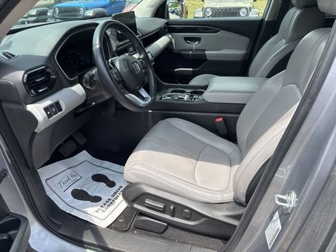 Used 2023 Honda Pilot Touring image 18