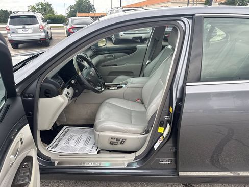 Used 2012 Lexus LS 460 w/ Comfort Pkg RWD image 10
