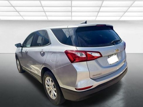 Used 2019 Chevrolet Equinox LS w/ LS Convenience Package FWD image 3