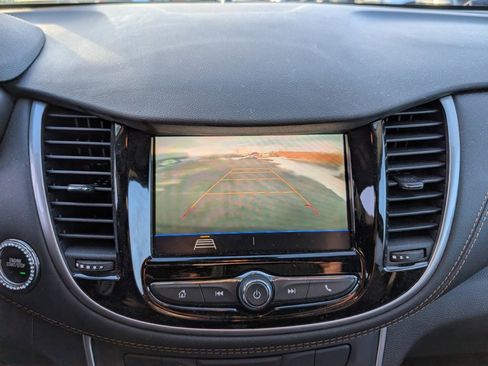 Used 2022 Chevrolet Trax LT w/ LT Convenience Package image 15