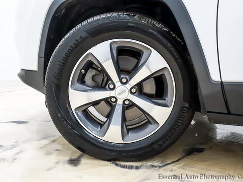 Used 2019 Jeep Cherokee Limited image 12