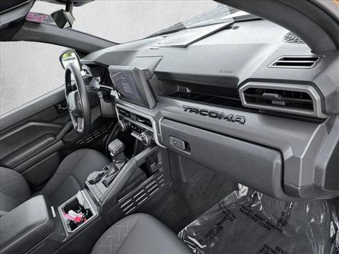 Certified 2024 Toyota Tacoma SR5 AWD/4WD image 19