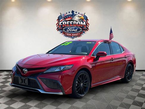Used 2023 Toyota Camry XSE FWD image 2