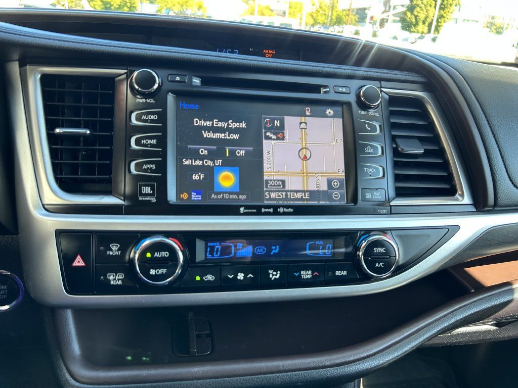 Certified 2019 Toyota Highlander Limited AWD/4WD image 21