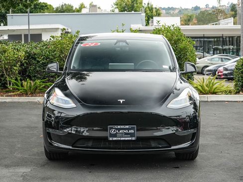 Used 2024 Tesla Model Y Long Range AWD/4WD image 2