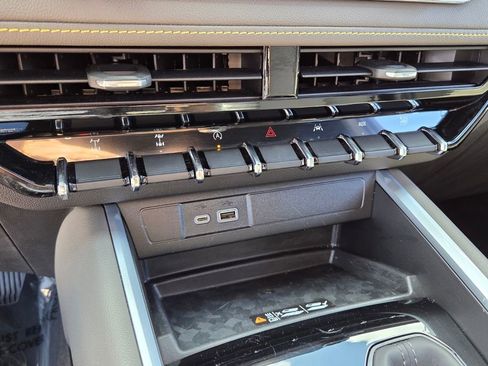 Used 2025 Chevrolet Colorado ZR2 w/ Technology Package image 30