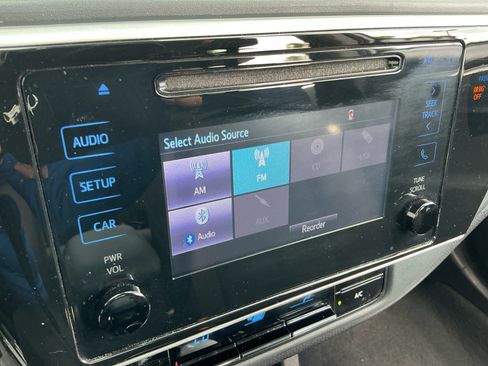 Used 2019 Toyota Corolla LE image 12