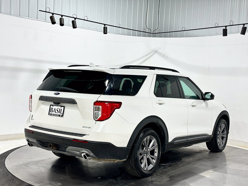 Used 2022 Ford Explorer XLT w/ Equipment Group 202A AWD/4WD image 11