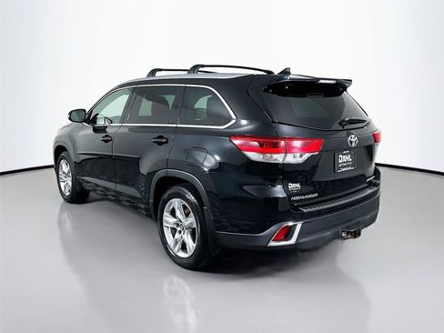 Used 2017 Toyota Highlander Limited AWD/4WD image 10