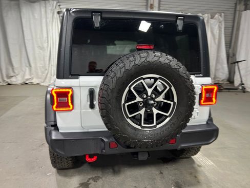 Used 2025 Jeep Wrangler Unlimited Rubicon AWD/4WD image 6