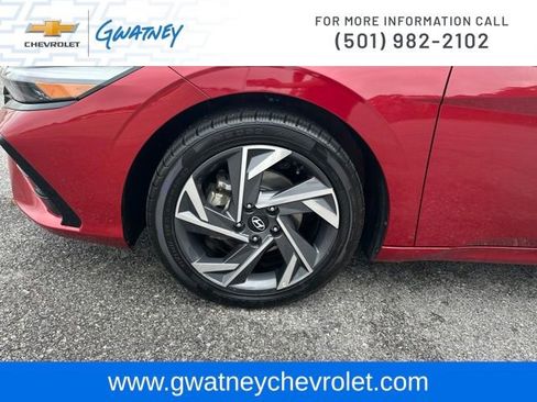 Used 2025 Hyundai Elantra SEL FWD image 9