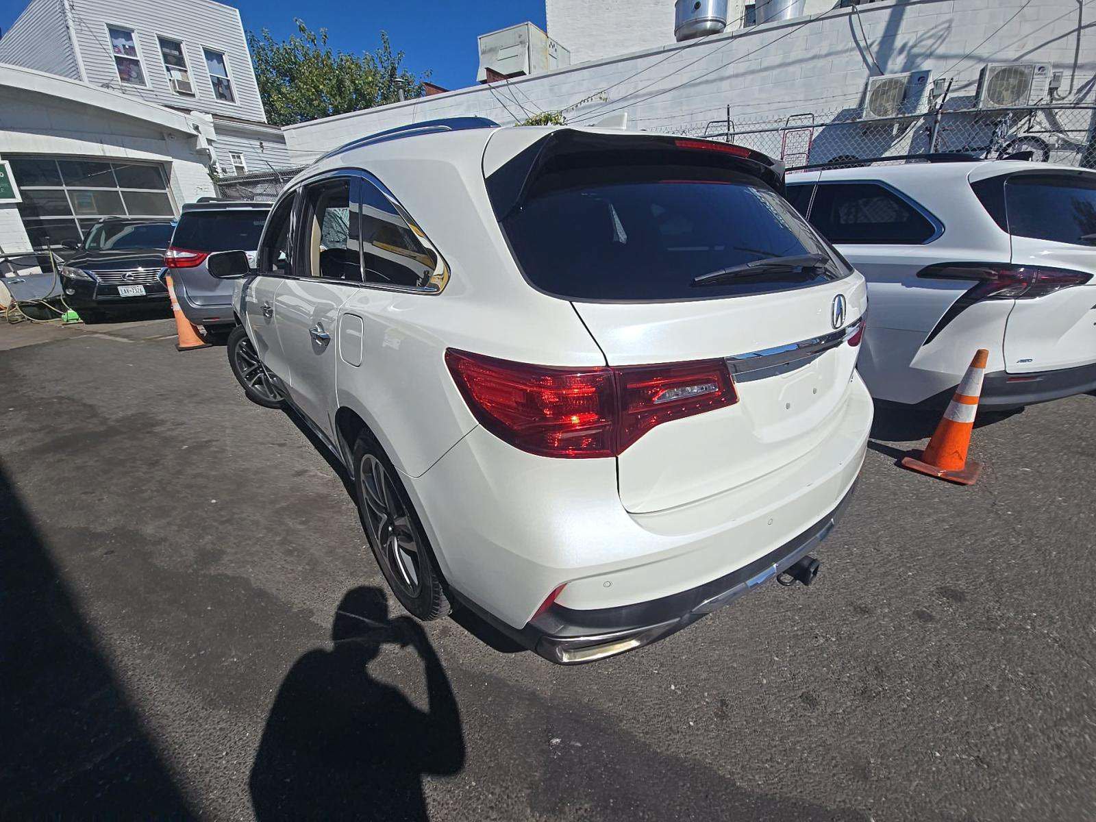 Used 2017 Acura MDX w/ Advance & Entertainment Pkg AWD/4WD image 2