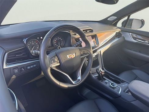Certified 2025 Cadillac XT6 Premium Luxury w/ Platinum Package image 24